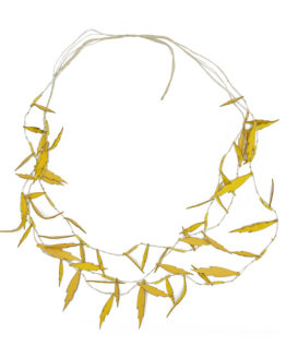 ΚΡΕΜΑΣΤΟ ΜΕ ΚΙΤΡΙΝΑ ΦΥΛΛΑ ΑΠΟ ΔΕΡΜΑΤΙΝΗ kremasto me kitrina fylla apo dermatini