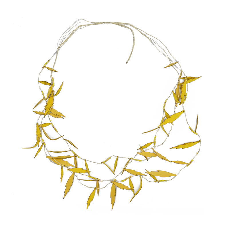 ΚΡΕΜΑΣΤΟ ΜΕ ΚΙΤΡΙΝΑ ΦΥΛΛΑ ΑΠΟ ΔΕΡΜΑΤΙΝΗ kremasto me kitrina fylla apo dermatini